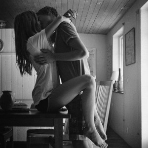 couple-kiss-kissing-love-Favim.com-3701985